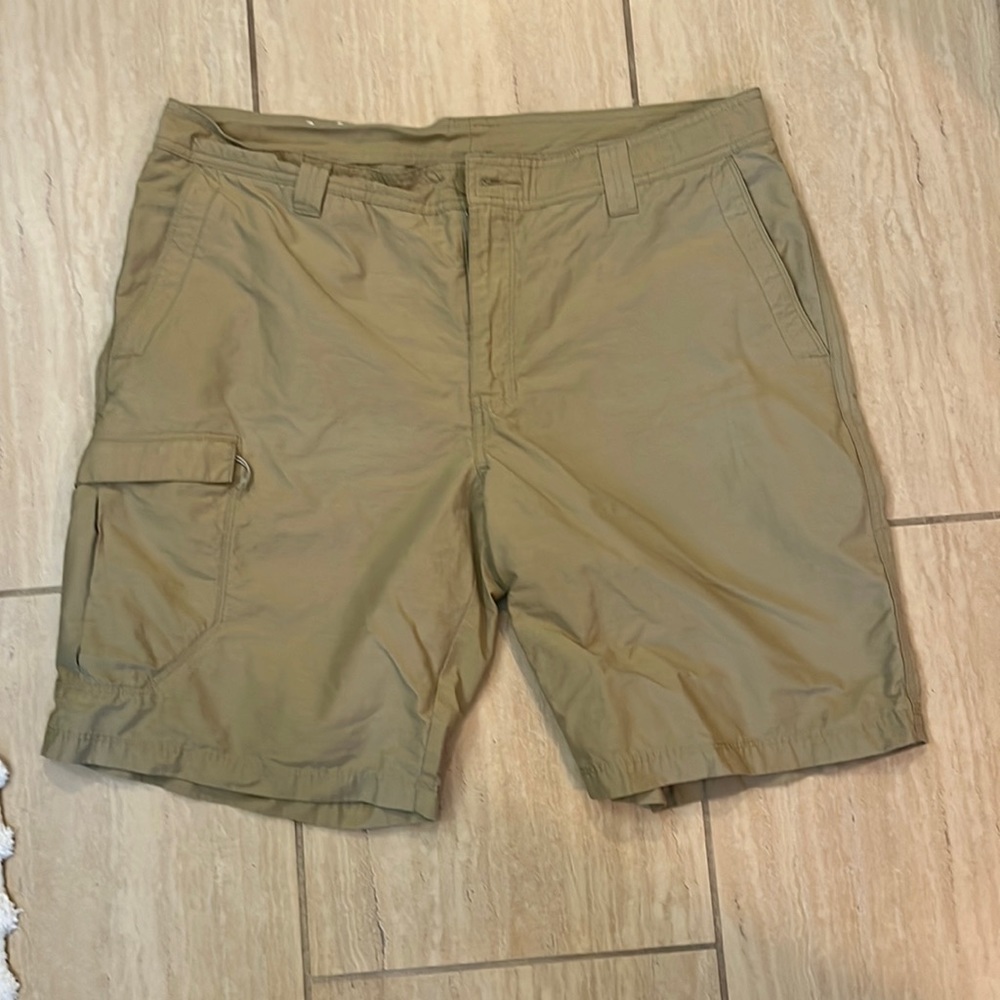 Men’s Khaki Columbia Shorts